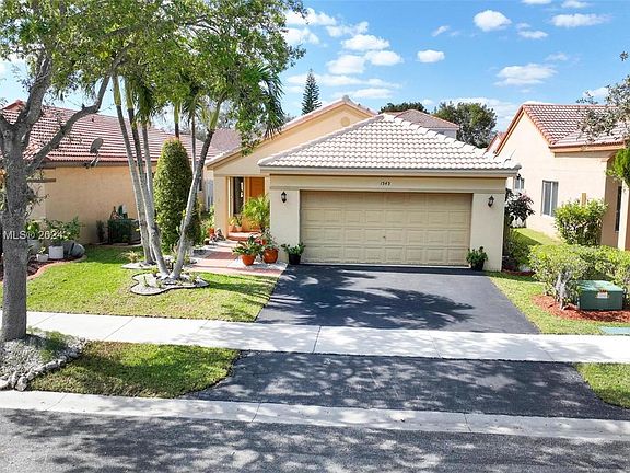 3rd image of 1545 Mira Vista Cir