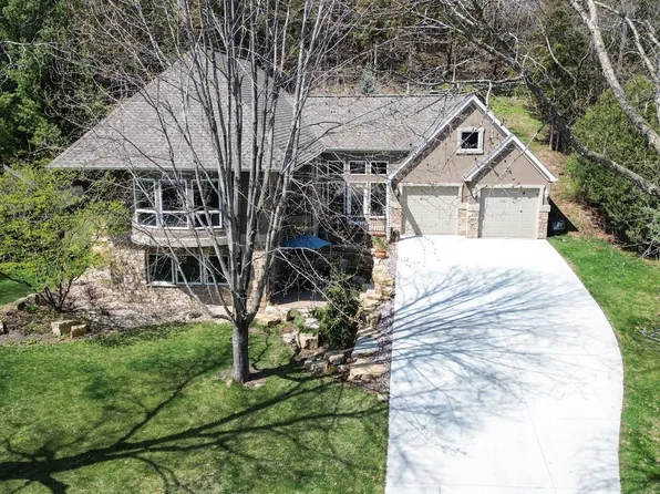1743 Golf View Dr, River Falls, WI 54022