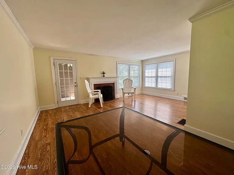 1717 S Elm St — Photo 7