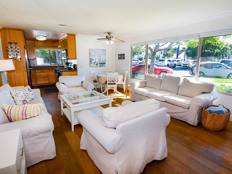 1052 Isabella Ave #A — Photo 3