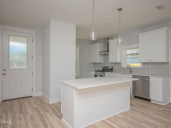 4th image of 20 Wood Ave