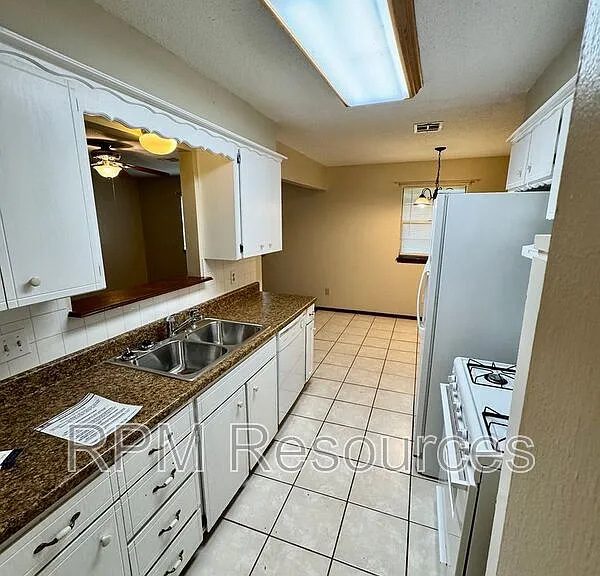 7625 S Sherwood Ave — Photo 8