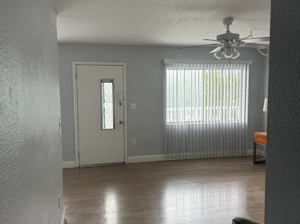 8525 111th St APT 208, Seminole, FL 33772