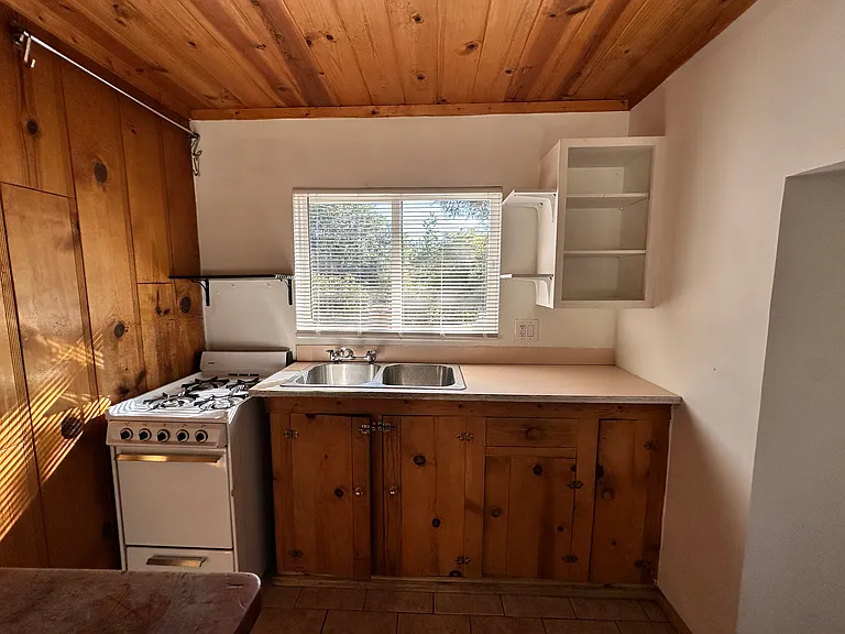 25065 Laurel Dr #4 — Photo 7