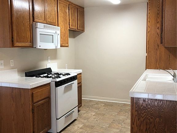 4th image of 14225 Burbank Blvd #7