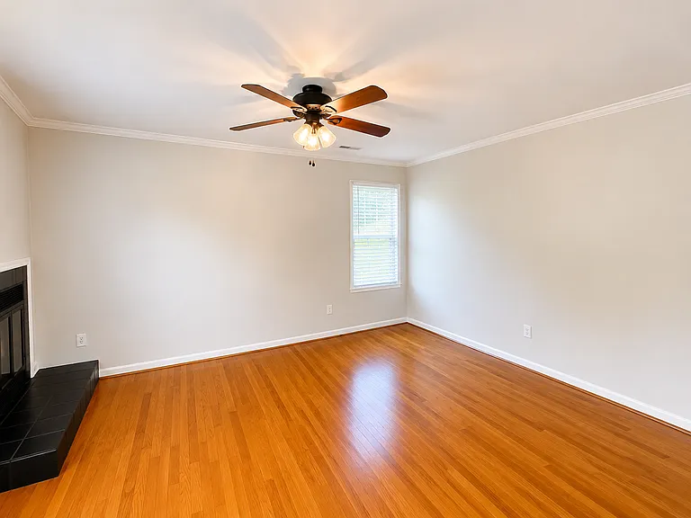 303 Rutherford Ave NW — Photo 8