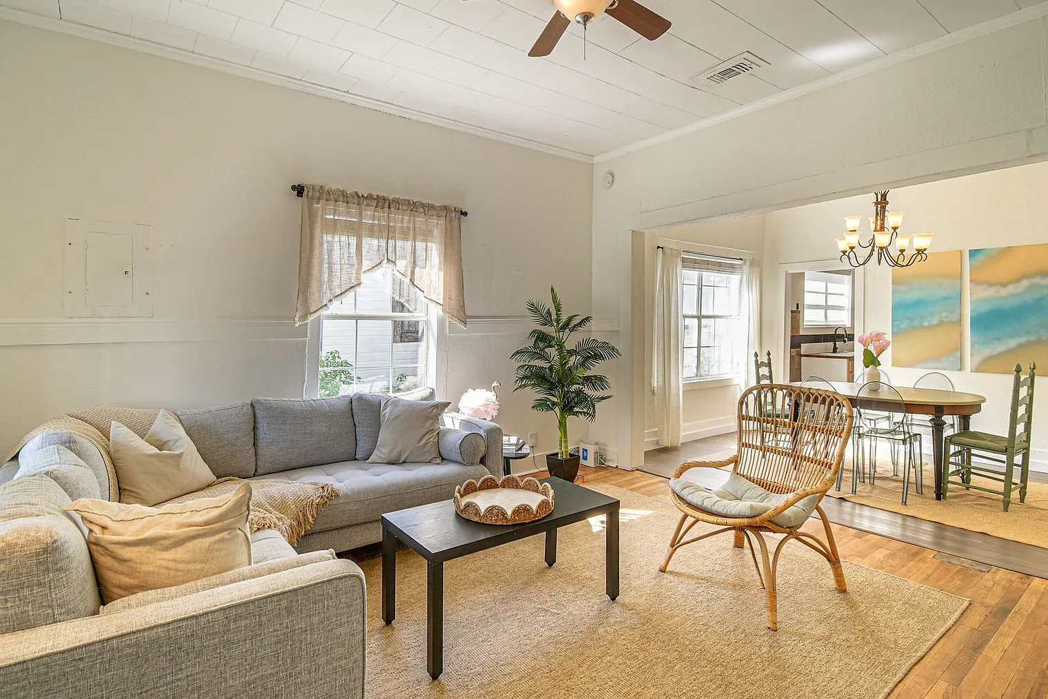 3 bed, 1.0 bath, 1463 sqft, $2,967 — Photo 3