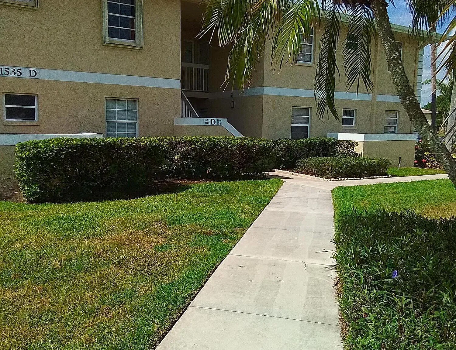 3 bed, 2.0 bath, 921 sqft, $1,800 — Photo 1