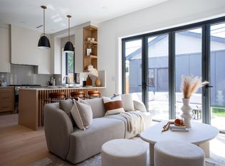 356 E 40th Ave #2, Vancouver, BC V5W1L9