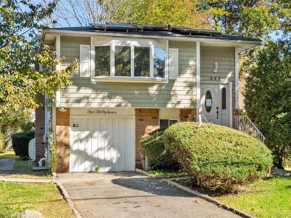 537 Lakeway Drive, North Babylon, NY 11704