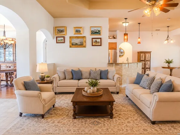 265 Firewheel Dr, Bandera, TX 78003