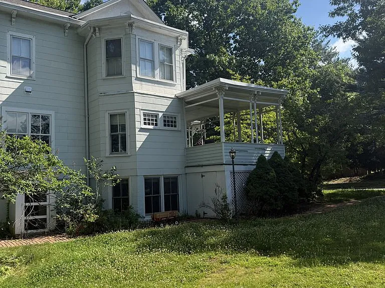 207 Lake Ave #B — Photo 1