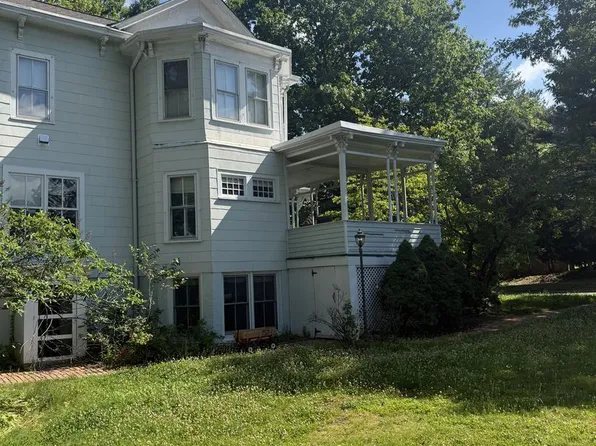 207 Lake Ave #B, Metuchen, NJ 08840