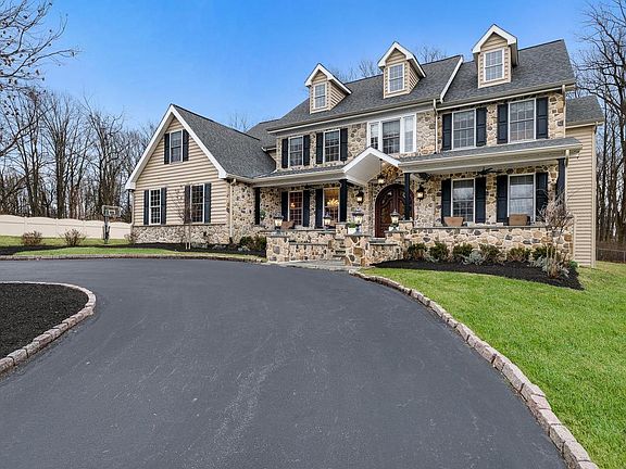 5th image of 94 Autumn Woods Ln