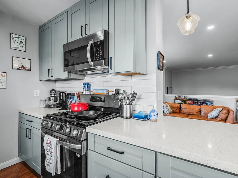 2913 A St #10 — Photo 3