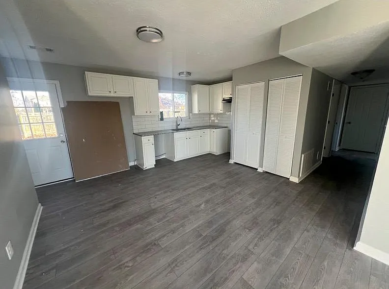 3 bed, 1000 sqft, $1,400 — Photo 4