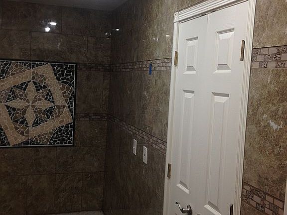 2nd image of 3209 Hilltop Ln
