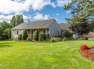 9 Buckskin Ln, Riverhead, NY 11901