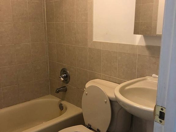 2nd image of 417 Park View Ave