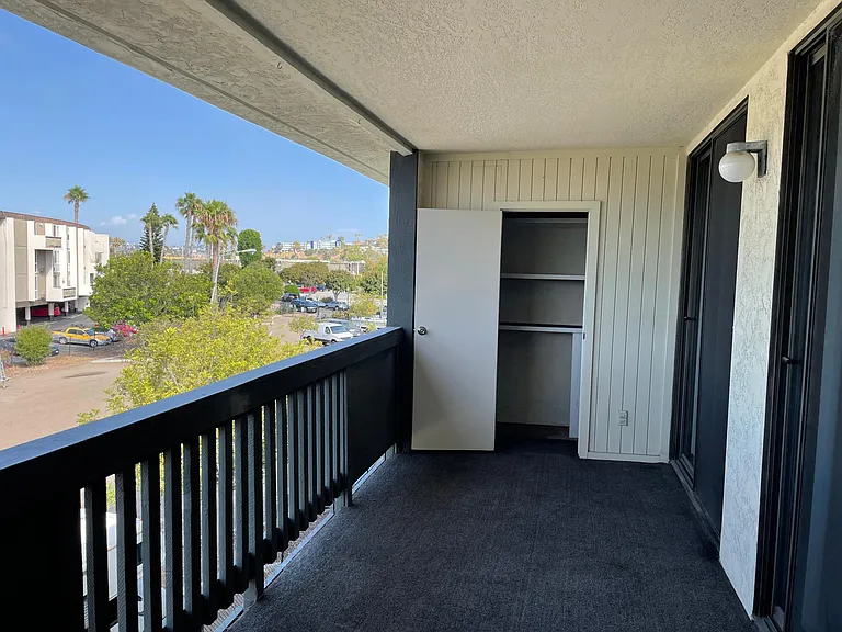 balcony closet 2