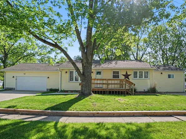112 Poplar St, Gobles, MI 49055