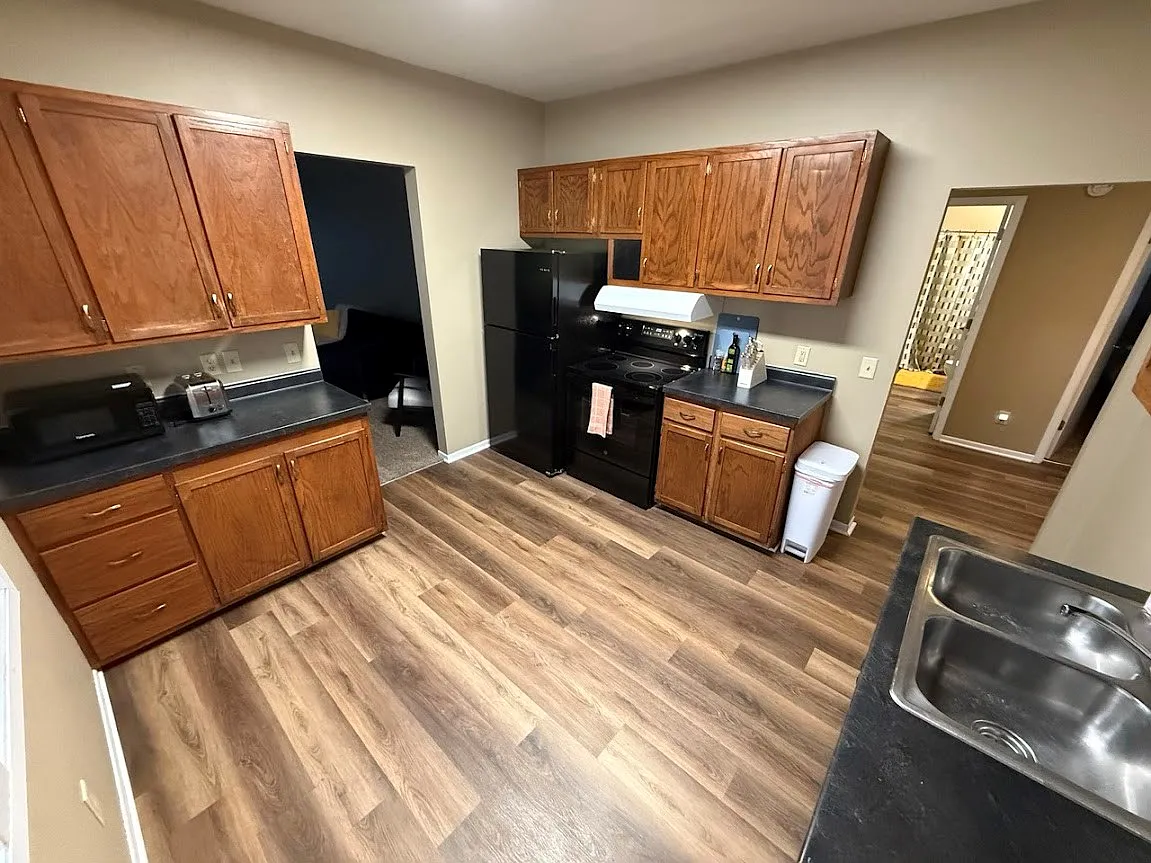 4 bed, 1440 sqft, $2,495 — Photo 2