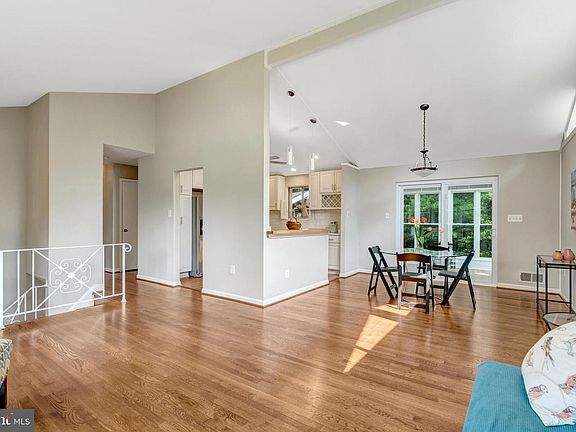 3rd image of 8622 Kenilworth Dr