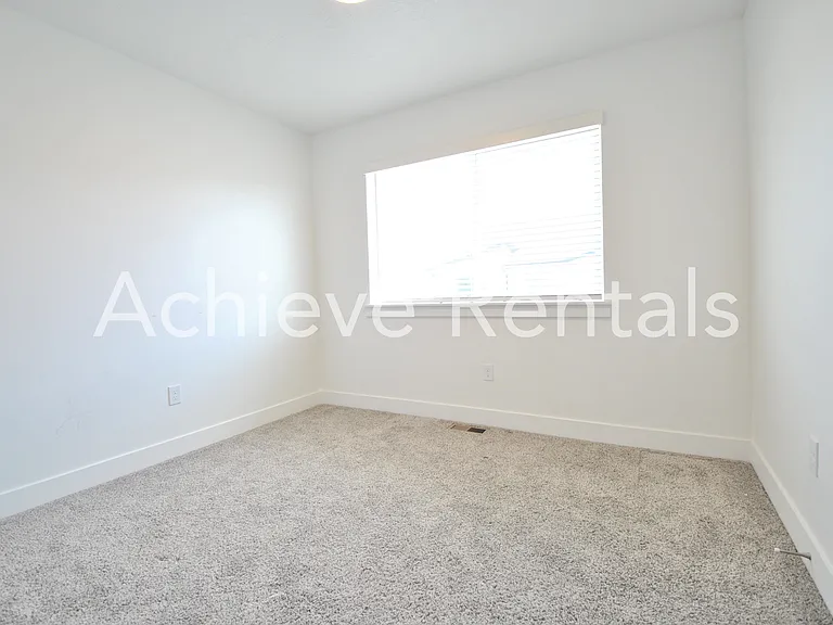 419 W 25 N — Photo 10