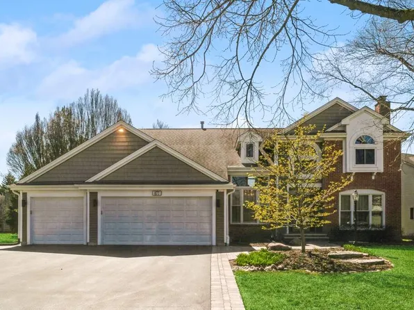 877 Saugatuck Trl, Vernon Hills, IL 60061