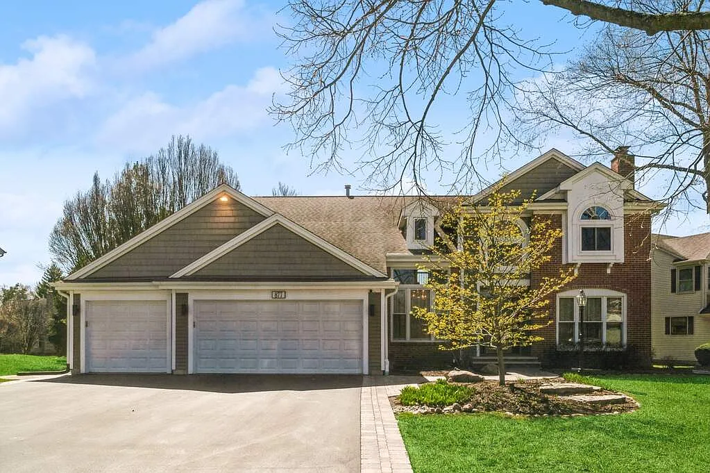 877 Saugatuck Trl photo 1