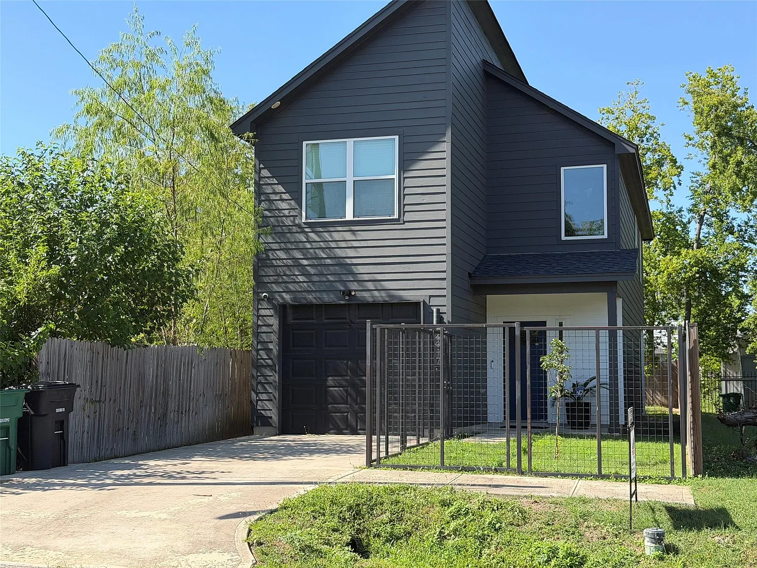 3 bed, 2.5 bath, 1720 sqft, $2,750 — Photo 2