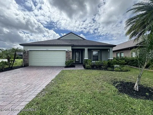 4 bed, 2.0 bath, 1862 sqft, $2,495 — Photo 2