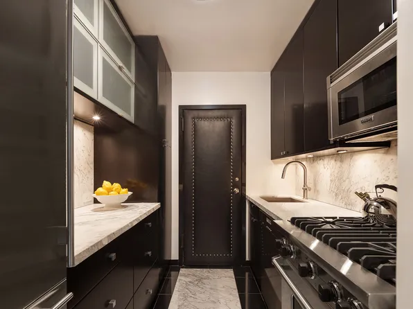 60 Sutton Place South image 9 of 18