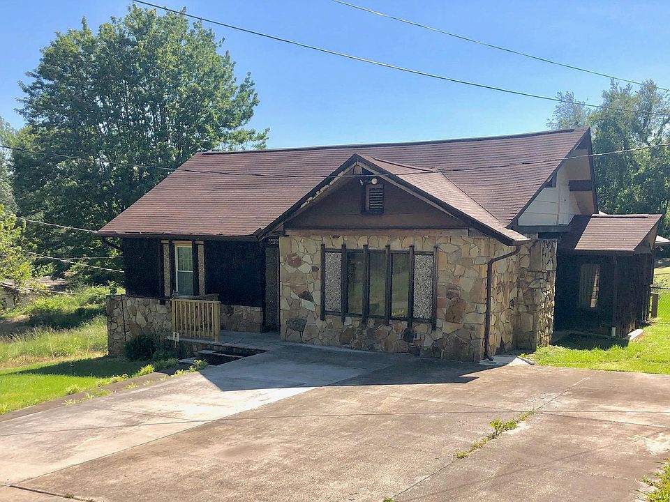 1st image of 136 Pinehurst Dr