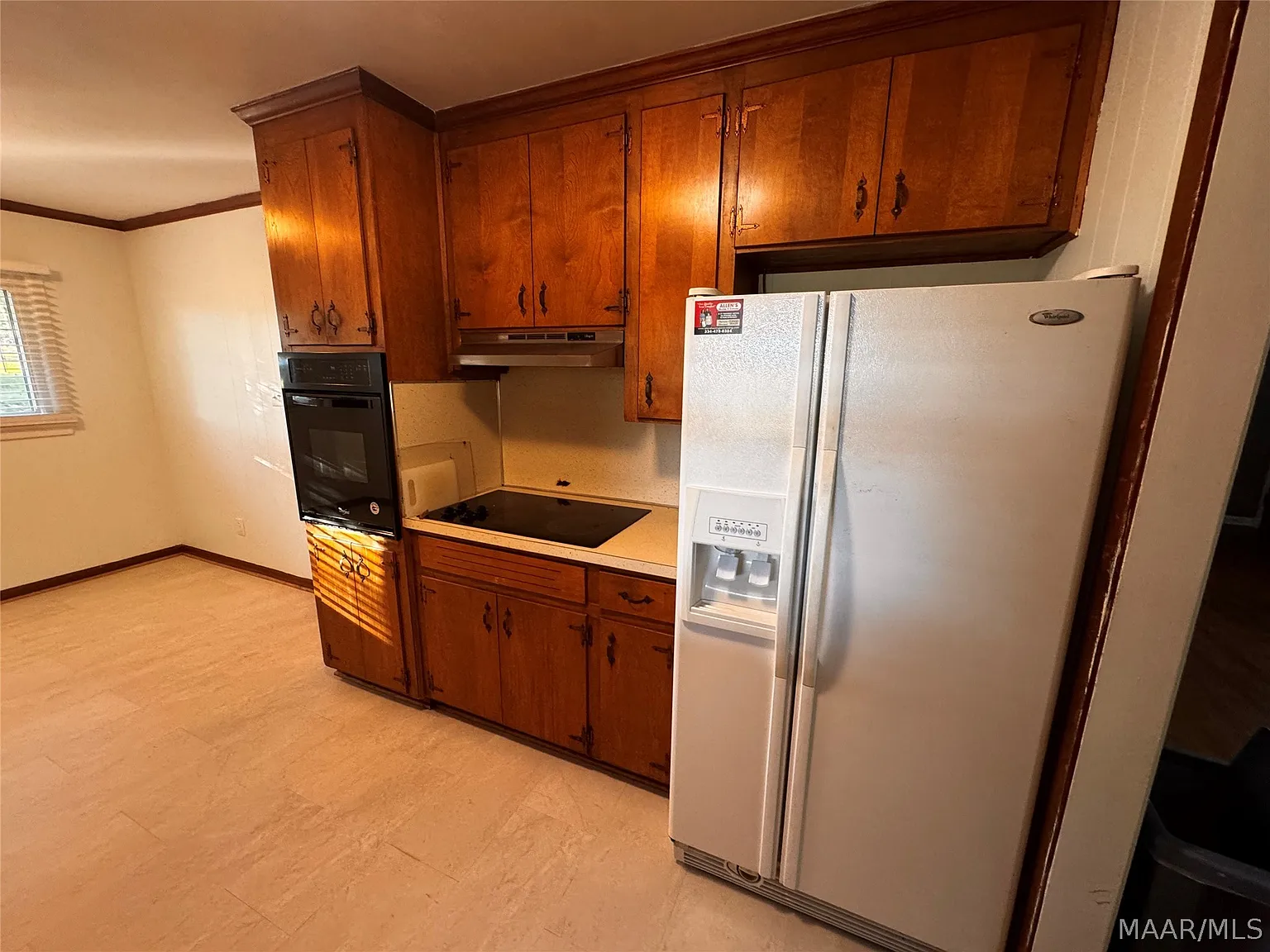 3 bed, 1.0 bath, 1200 sqft, $1,300 — Photo 4