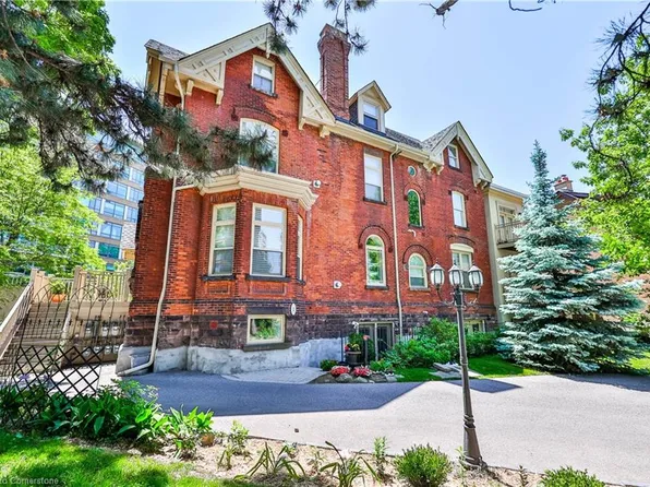 32 Gothic Ave #5, Toronto, ON M6P 2V9