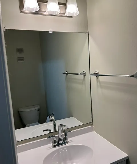 1105 N Taylor St — Photo 14