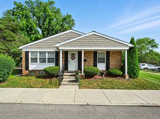 19523 Dartmouth Pl, Northville, MI