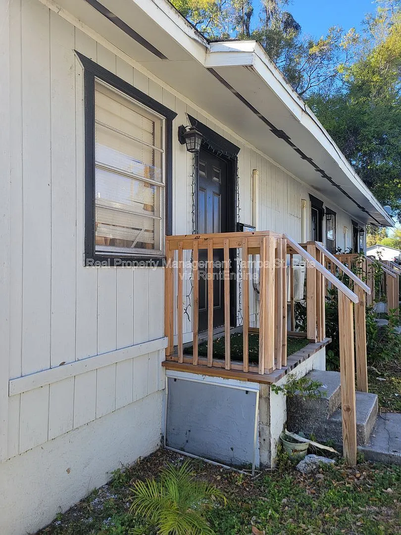 Building Photo - 404 W Amelia Ave #C