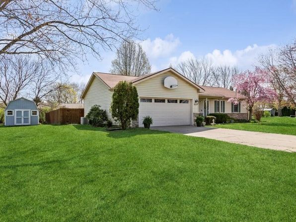 3833 Green Acre Dr, Saint Joseph, MI 49085