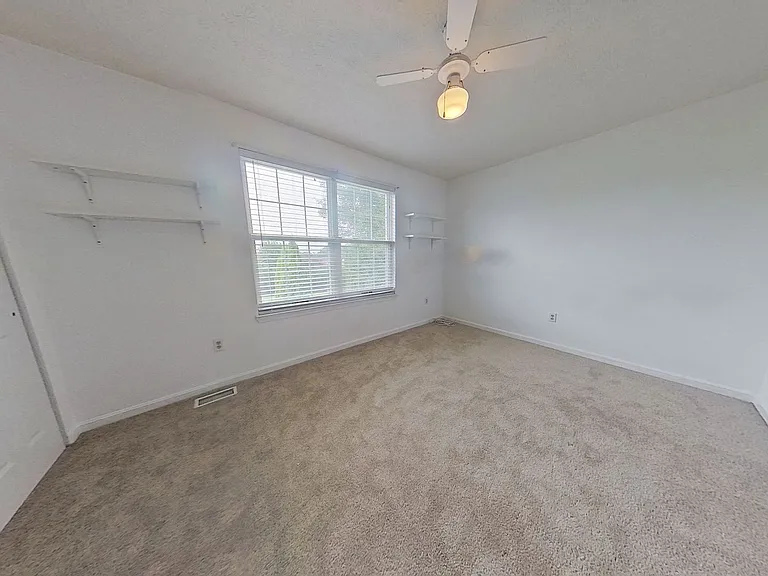 110 Hershey Cir — Photo 9