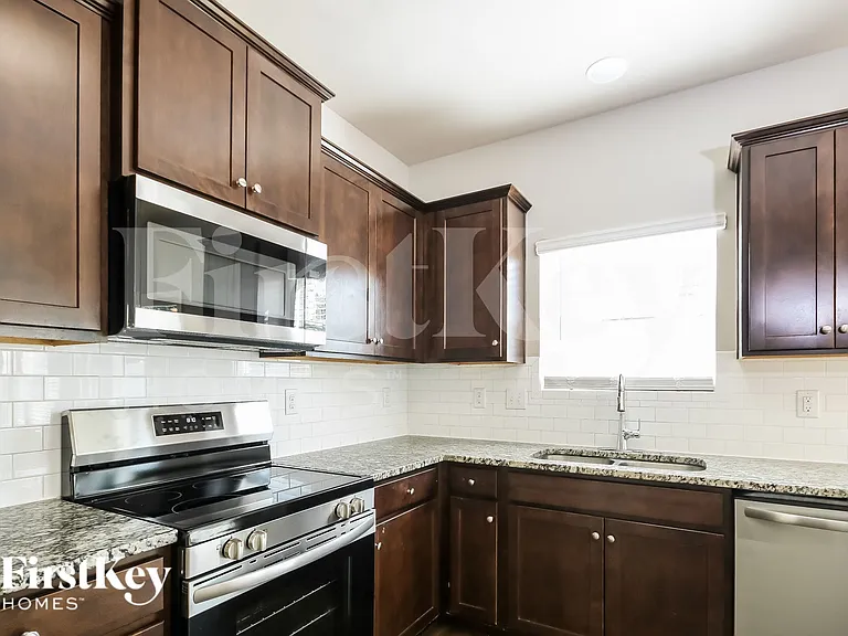 9018 Evans Woods Dr — Photo 6