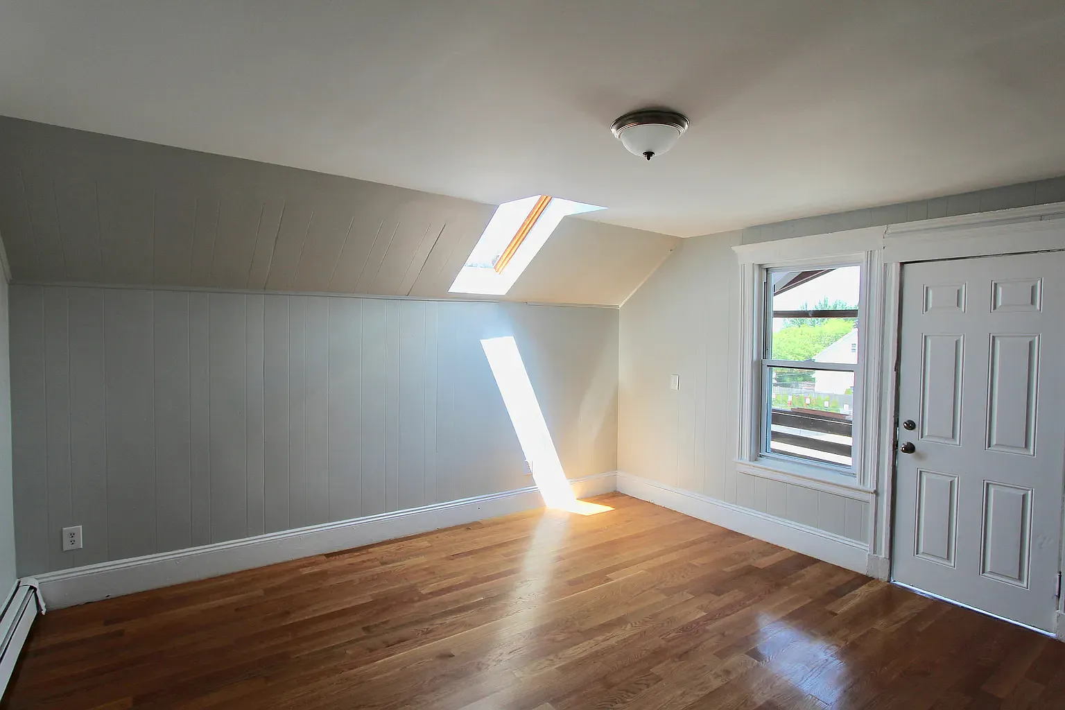 2 bed, 800 sqft, $2,300 — Photo 1