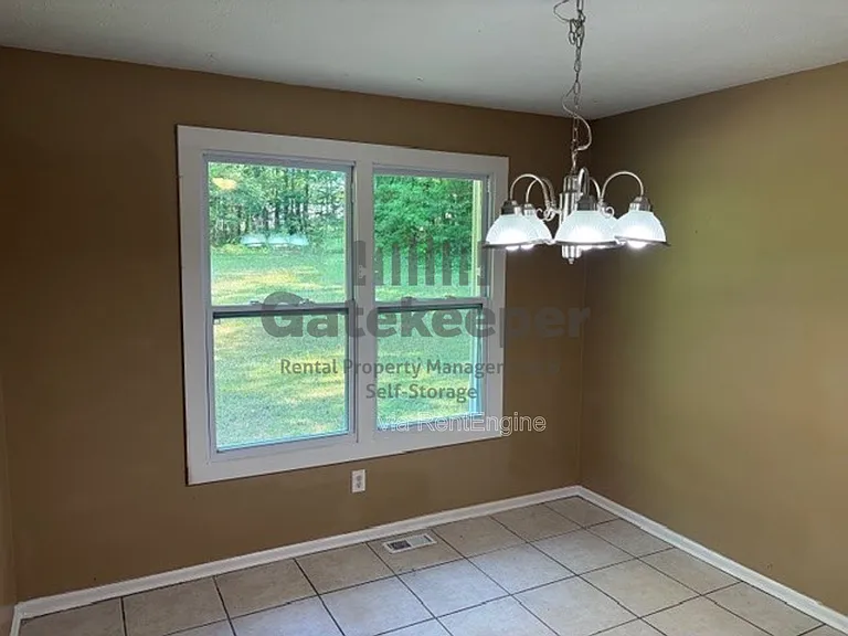 125 Elberta Dr — Photo 3
