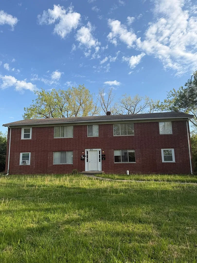 6111 Laurel Hall Dr — Photo 2