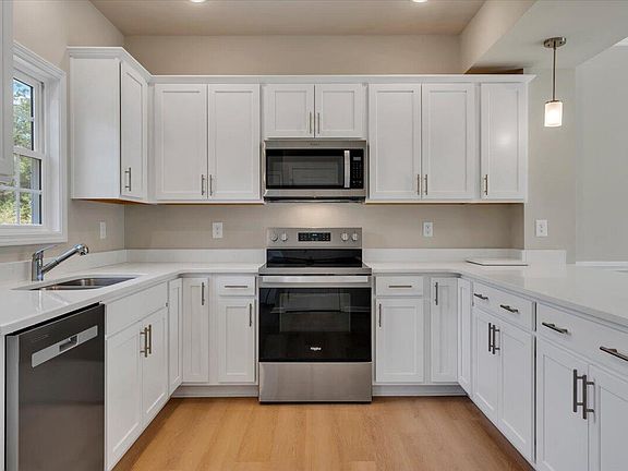 5th image of 4626 Autumn Ln NW