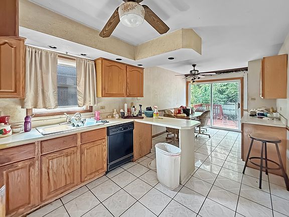 5th image of 3153 W 85th St