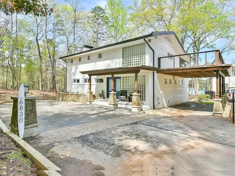6830 Bailey Dr — Photo 2
