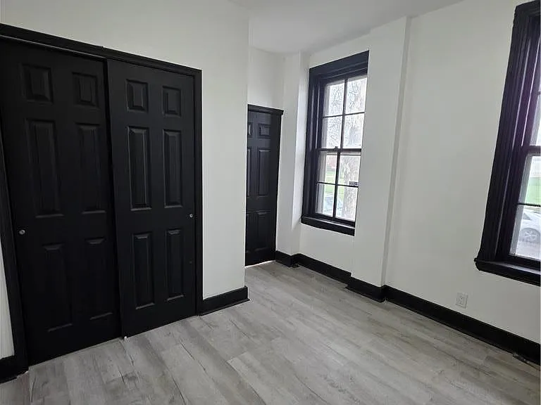 300 Pine St — Photo 23