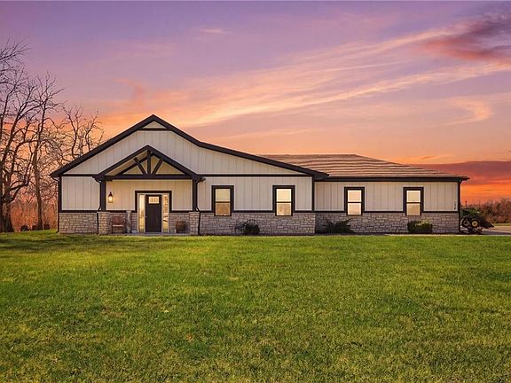 4th image of 3826 S Sweeney Rd